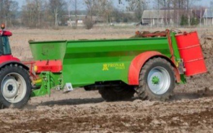 Розкидач органічних добрив Pronar NV161 с вертикальними шнеками