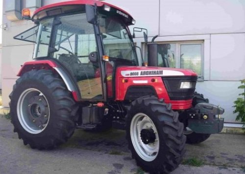 Трактор Mahindra 8000
