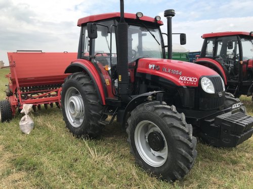Трактор YTO ELX 1054